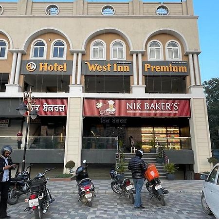 Hotel West Inn Premium Kharar Exterior photo