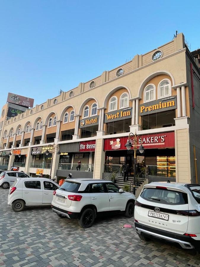 Hotel West Inn Premium Kharar Exterior photo